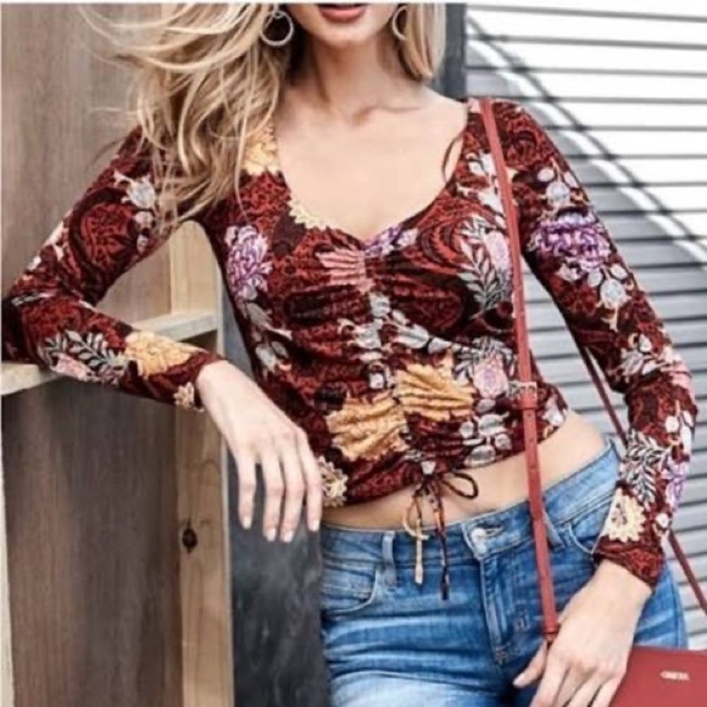 Maroon floral guess crop top